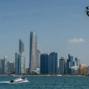 দুবাই ও দোহা’র কিছু জায়গা থেকে সাধারণ মানুষকে সরে যেতে বলল ইরান