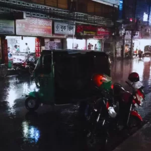 বরিশালে স্বস্তির বৃষ্টিতে বিদ্যুৎ বিপর্যয়ে অস্বস্তি