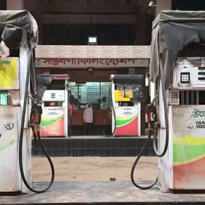 ফিলিং স্টেশনে তেল নিতে গিয়ে প্রাণ গেল দুজনের