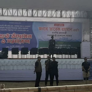 কাহারোলে প্রধানমন্ত্রীর অপেক্ষায় নেতাকর্মী ও সাধারণ মানুষ