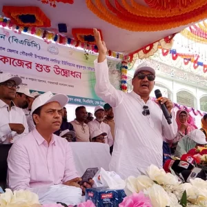 খাল খনন প্রকল্প কেবল ঠিকাদার ও ইঞ্জিনিয়ারদের অর্থ উপার্জনের মাধ্যম নয়: তথ্যমন্ত্রী 