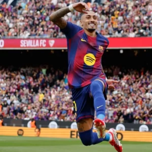 রাফিনিয়ার হ্যাটট্রিকে সেভিয়াকে উড়িয়ে দিলো বার্সেলোনা