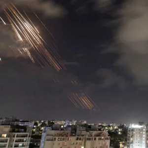 ইসরায়েলের অস্ত্র উৎপাদন স্থাপনায় ইরানের হামলা