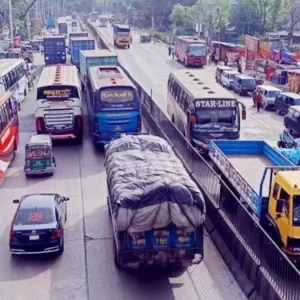 ঈদযাত্রার প্রথম দিনে ঢাকা-চট্টগ্রাম মহাসড়কে যানবাহনের চাপ