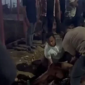 কারামুক্ত হয়ে বাড়ি ফেরার পথে যুবককে কুপিয়ে জখম, গ্রামে প্রতিপক্ষের বাড়িতে ভাঙচুর