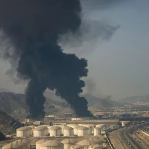 আরব আমিরাতে ইরানের অতর্কিত হামলা, ক্ষুব্ধ কর্মকর্তারা