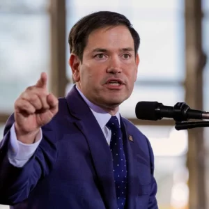 ইরানের বিরুদ্ধে দ্রুত পদক্ষেপ নিতে বিভিন্ন দেশকে রাজি করাতে কূটনীতিকদের মার্কিন পররাষ্ট্রমন্ত্রীর নির্দেশ