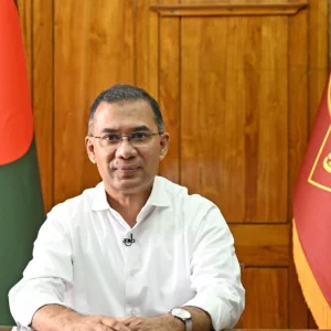 ছুটি সত্ত্বেও সচিবালয়ে ব্যস্ত সময় কাটাচ্ছেন প্রধানমন্ত্রী