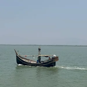 নাফ নদী থেকে ৪ জেলেকে ধরে নিয়ে গেল আরাকান আর্মি