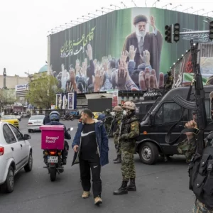ইরানে ১০ ‘বিদেশি চর’ গ্রেপ্তার করেছে বিপ্লবী গার্ড