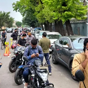 ঈদের ছুটিতে তেল পাম্পের সামনে যানবাহনের দীর্ঘ লাইন