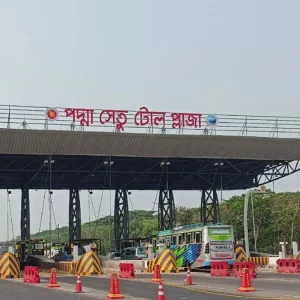 পদ্মা সেতুতে গাড়ির চাপ, তবে রাস্তায় নেই যানজট