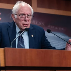 ইরান যুদ্ধে ব্যয়বহুল মার্কিন হামলার কঠোর সমালোচনা করলেন বার্নি স্যান্ডার্স