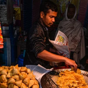 হরমুজ সংকটে ভারতে গ্যাসের টান, মেনু থেকে উধাও ‘সমুচা-দোসা’