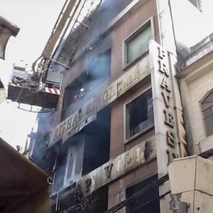 দিল্লিতে আবাসিক ভবনে ভয়াবহ অগ্নিকাণ্ড, ৩ শিশুসহ নিহত ৭