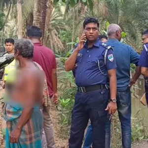 বাগেরহাটে পুলিশকে কুপিয়ে হাতকড়াসহ আসামি ছিনতাই