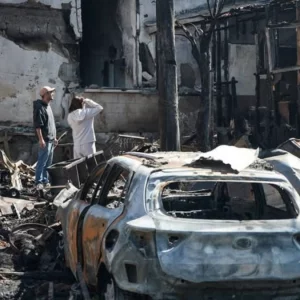 ভোর থেকেই ইসরায়েলে মুহুর্মুহু ক্ষেপণাস্ত্র হামলা চালাচ্ছে ইরান