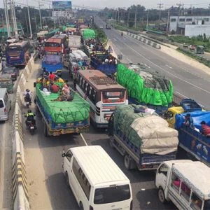 কমতে শুরু করেছে যমুনা সেতু মহাসড়কের যানজট