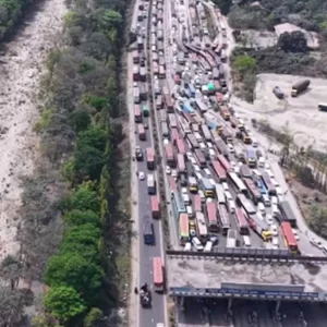 যানজট এড়াতে দেড় ঘণ্টা যমুনা সেতুর পূর্ব প্রান্তে উত্তরবঙ্গগামী লেন একমুখী