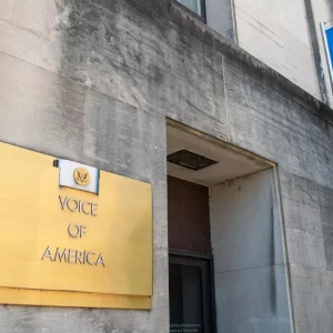 ভয়েস অফ আমেরিকা পুনরায় চালুর নির্দেশ আদালতের