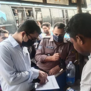টঙ্গীতে অতিরিক্ত ভাড়া আদায়ে বাস কাউন্টারে অভিযান, জরিমানা ৩৫ হাজার টাকা