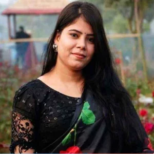 রাজধানীতে দিনে-দুপুরে ছিনতাইকারীর টানে রিকশা থেকে পড়ে গৃহবধূ নিহত