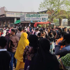 মহাখালী কাউন্টারে বাস নেই, ঘরমুখো যাত্রীদের দীর্ঘ সারি