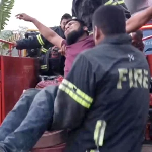 মাদারীপুরে বাস-ট্রাক সংঘর্ষে আহত ১৫