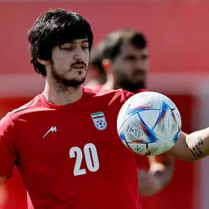 ‘বিশ্বাসঘাতকতার অভিযোগে’ জাতীয় দল থেকে বহিষ্কার ইরানের তারকা ফুটবলার