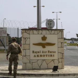 যুক্তরাষ্ট্রকে যুক্তরাজ্যের ঘাঁটি দিলে কঠোর পদক্ষেপ নেবে ইরান