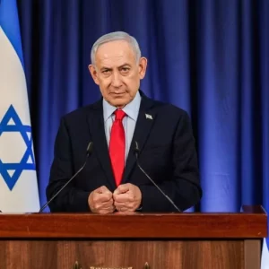 ট্রাম্পের চাপে ইরানের জ্বালানি স্থাপনায় হামলা বন্ধে রাজি নেতানিয়াহু