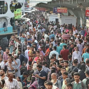 দেরি করে ছাড়ায় ৩ লঞ্চকে জরিমানা,  যাত্রী হয়রানির অভিযোগে আটক ৩৭ হকার