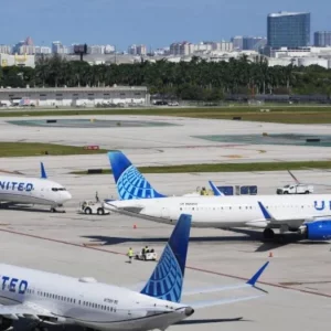 তেলের দাম ১৭৫ ডলারে পৌঁছাতে পারে, প্রস্তুতি নিচ্ছে ইউনাইটেড এয়ারলাইন্স