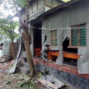 ভাঙ্গায় ঈদের নামাজ শেষে দুই গ্রামবাসীর সংঘর্ষ, আহত ৩০