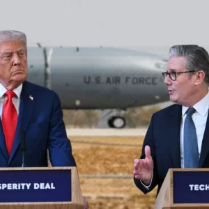 ইরানে হামলায় মার্কিন বাহিনীকে নিজেদের ঘাঁটি ব্যবহারের অনুমতি দিলো যুক্তরাজ্য