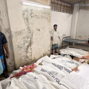 কুমিল্লায় ট্রেন দুর্ঘটনায় নিহতদের মরদেহ বাড়ি নিতে অ্যাম্বুলেন্স দিচ্ছে জামায়াত