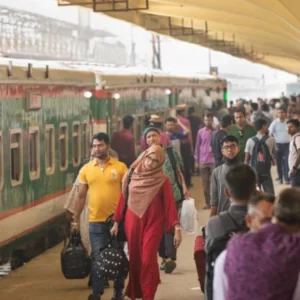 ঈদের দ্বিতীয় দিনেও ট্রেনে উপচে পড়া ভিড়