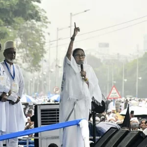 নরেন্দ্র মোদি হলেন ভারতের সবচেয়ে বড় অনুপ্রবেশকারী: মমতা