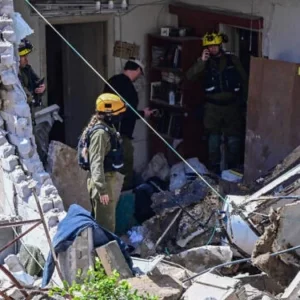 ইসরায়েলে ইরানের ক্লাস্টার বোমা হামলা, আহত ১৫