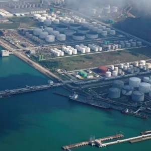 নিষেধাজ্ঞা শিথিলে ইরানের তেল কিনতে তৎপর চীনের শোধনাগারগুলো