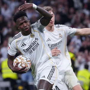 রিয়াল সভাপতিকে জোড়া গোল উপহার ভিনিসিয়ুসের