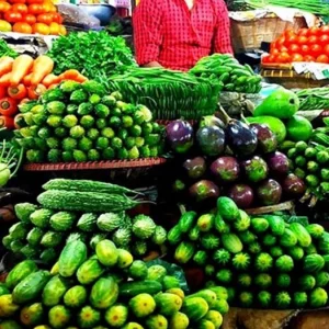 ঈদের পর রাজধানীর কাঁচাবাজারে সবজি-মাংসের দাম কমলেও চড়া লেবু