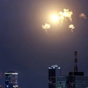 ইসরায়েলের আকাশে ইরানি ক্ষেপণাস্ত্রের আলো ছাড়া আর কোনো আলো থাকবে না