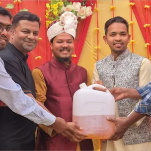 বিয়ের অনুষ্ঠানে চমক, বর উপহার পেলো জ্বালানি তেল