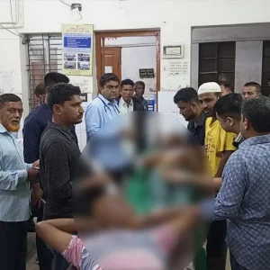 মাংস ভাগাভাগি নিয়ে দু’পক্ষের সংঘর্ষ-গুলি, আহত ২৫