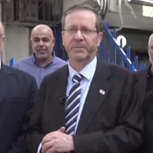 ইরানি ক্ষেপণাস্ত্রের ভয়ে সংবাদ সম্মেলন ফেলেই পালালেন ইসরায়েলি প্রেসিডেন্ট