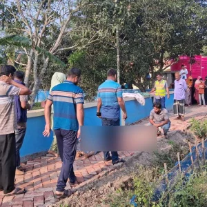 রাস্তার ওপর পড়েছিল কিশোরীর গলাকাটা মরদেহ