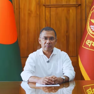 ঈদের ছুটি শেষে সচিবালয়ে কর্মব্যস্ত প্রধানমন্ত্রী