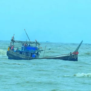 লঞ্চের ধাক্কায় ডুবে গেল ট্রলার, নিহত ২