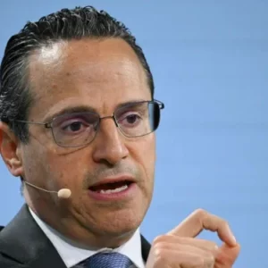 যুদ্ধ চললে এপ্রিলেই ইউরোপে জ্বালানি সংকটের শঙ্কা: শেল সিইও